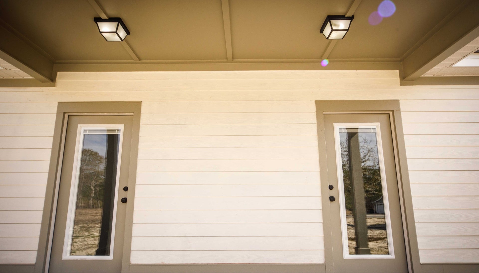 We offer siding services in Salt Lake City, Utah. Hardie plank siding installation in a front entry way.